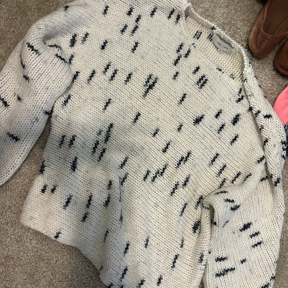 John + Jenn Cream Black Pattern Sweater S